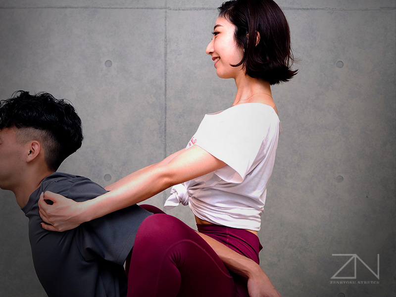 猫背も改善させる全力ストレッチのオリジナル施術